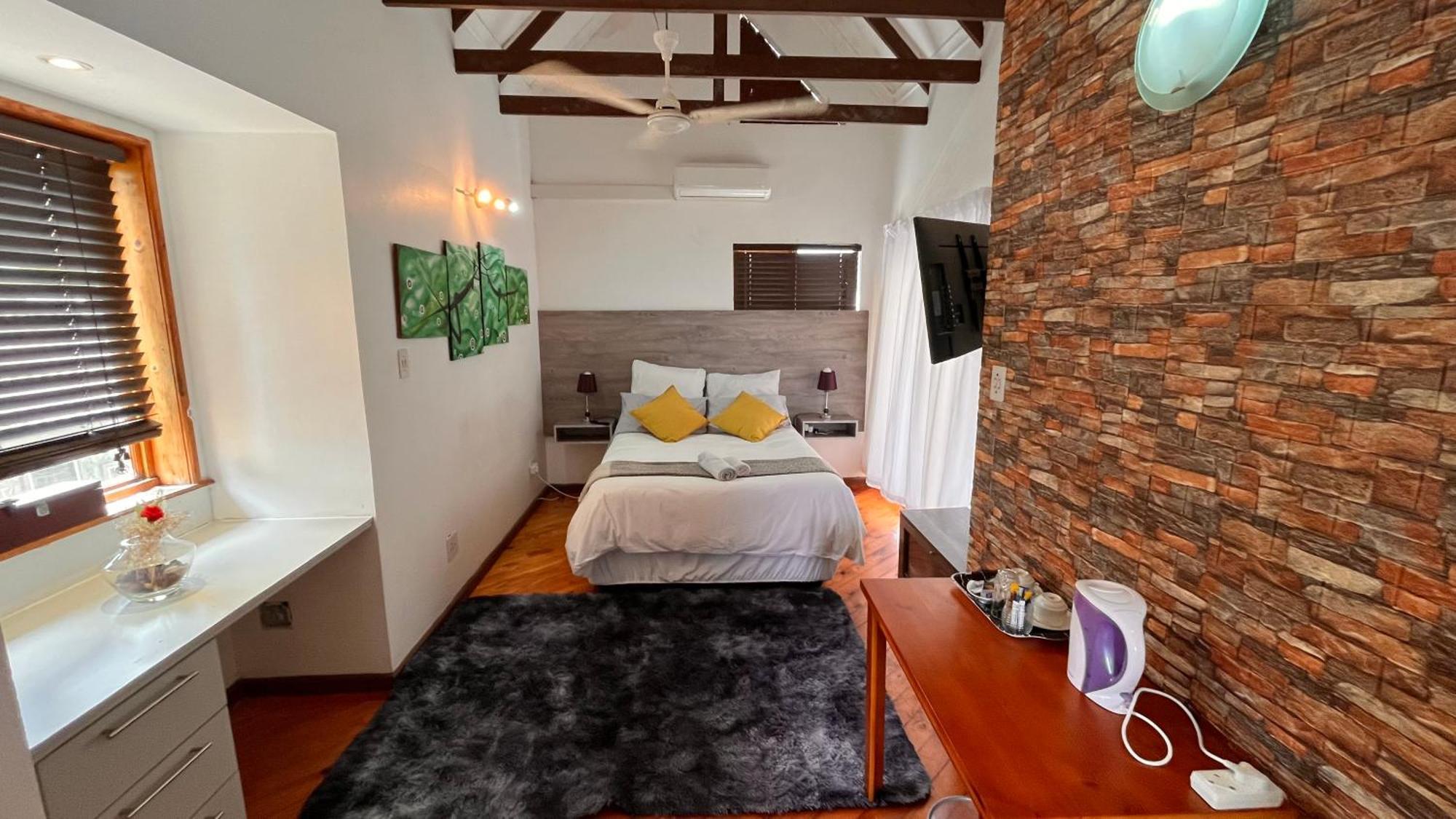 Hotel The Wood House à Empangeni Extérieur photo