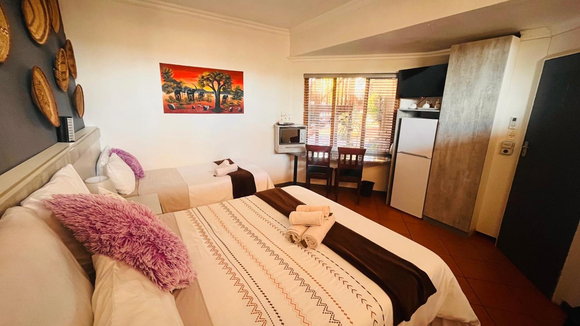 Hotel The Wood House à Empangeni Extérieur photo
