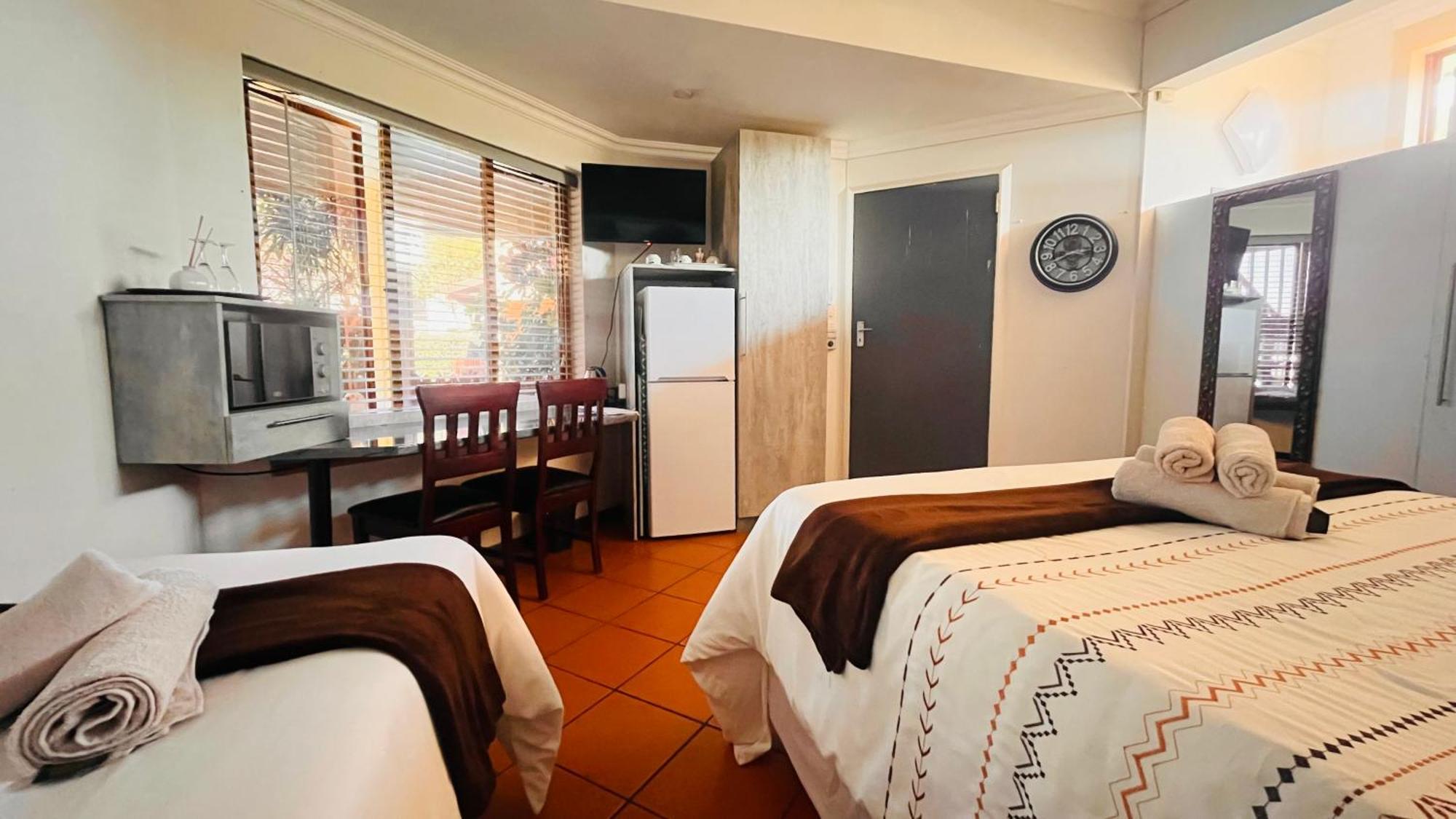 Hotel The Wood House à Empangeni Extérieur photo