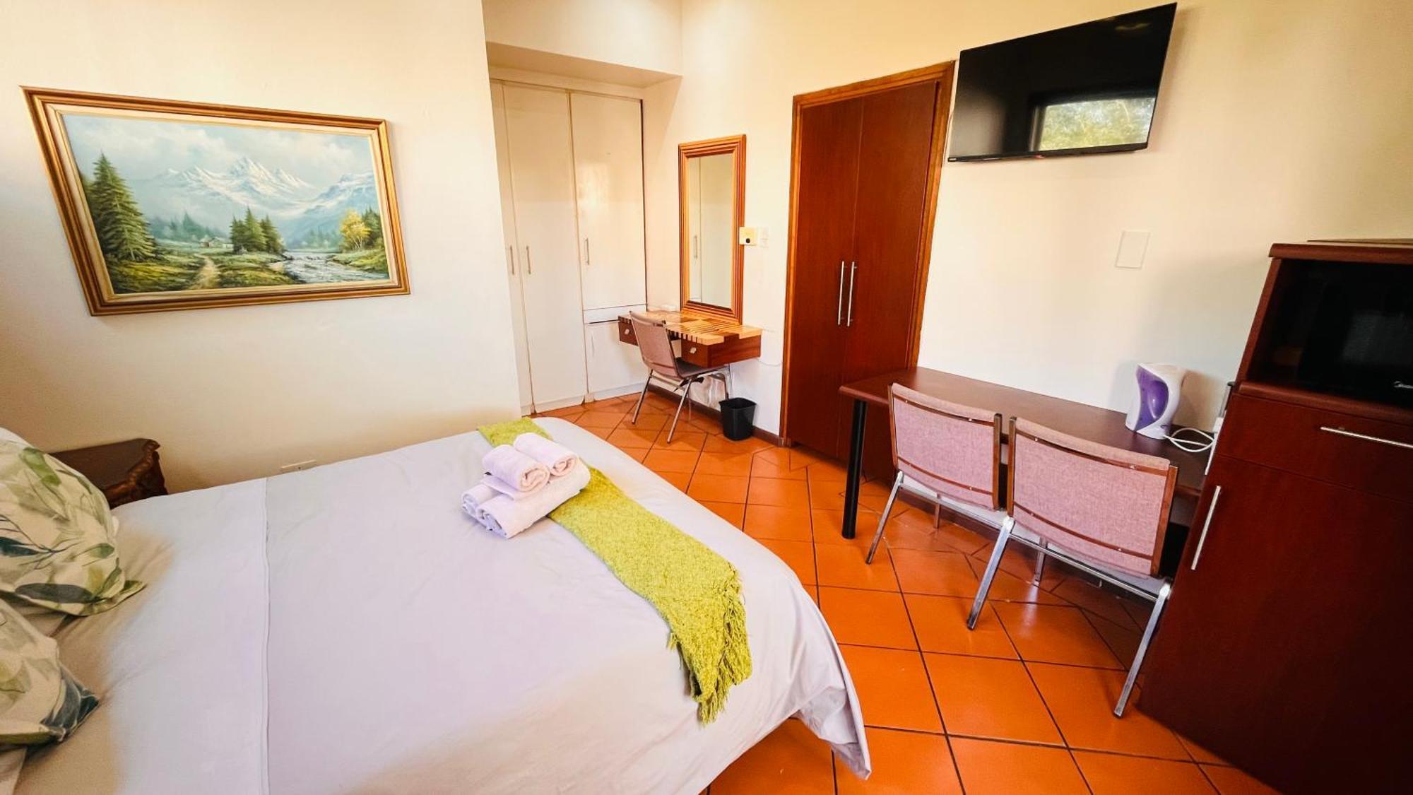 Hotel The Wood House à Empangeni Extérieur photo